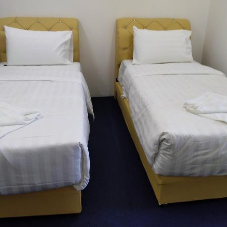 Maidam Inn Jertih Exteriör bild